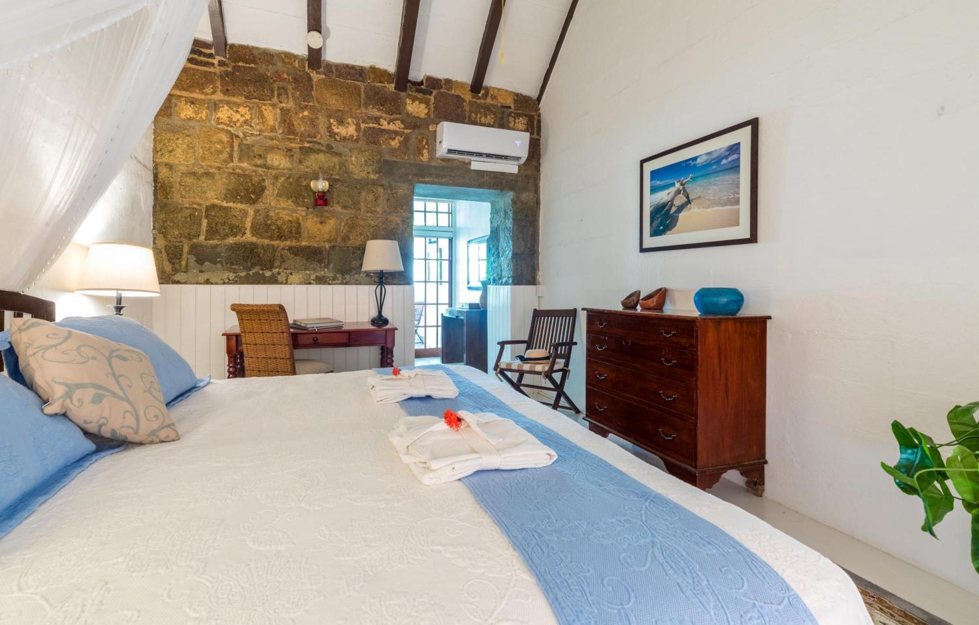 Admiral'S Inn And Gunpowder Suites English Harbour Buitenkant foto